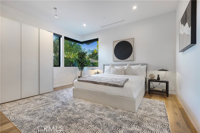 Detail Gallery Image 28 of 47 For 18296 Karen Dr, Tarzana,  CA 91356 - 5 Beds | 6 Baths