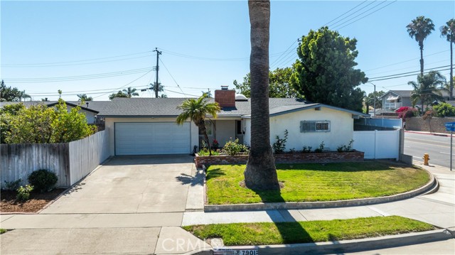 7901 Rhine Drive, Huntington Beach CA: https://media.crmls.org/medias/11aa45cb-0d96-4dfb-882b-ea72d4d1aec9.jpg