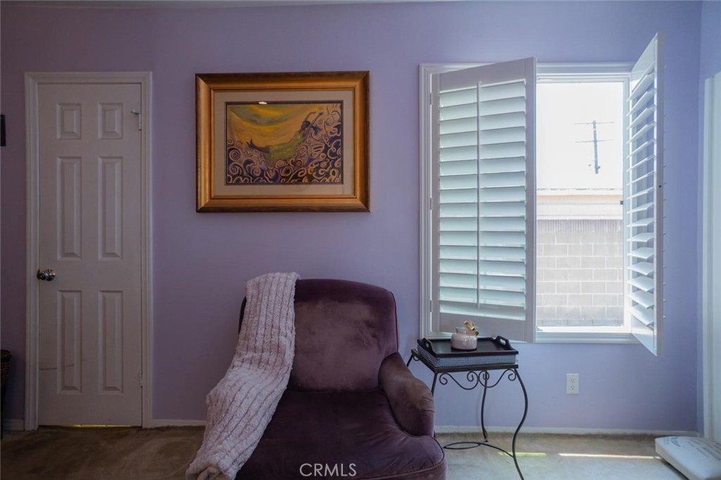 https://media.crmls.org/medias/11ab1aba-b04a-4e01-8136-5a0150ae9e15.jpg?preset=X-Large