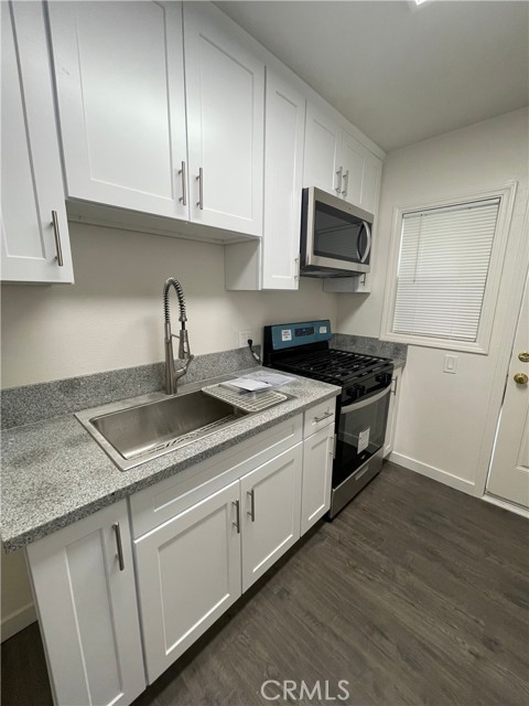 Detail Gallery Image 7 of 8 For 1349 Altadena Dr #B,  Pasadena,  CA 91107 - 1 Beds | 1 Baths