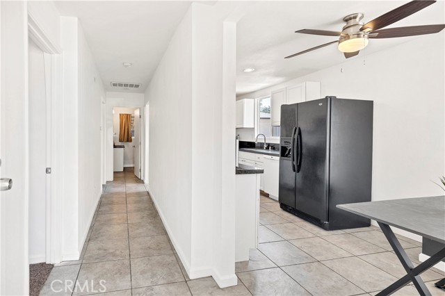 412 South Santa Fe Street, Hemet CA: https://media.crmls.org/medias/11ab58e0-6a94-4d89-a812-05c63dd68aec.jpg