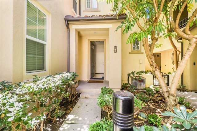 32 Perennial, Irvine CA: https://media.crmls.org/medias/11ab5cf0-b12f-428b-8c56-d3748f67f9c0.jpg