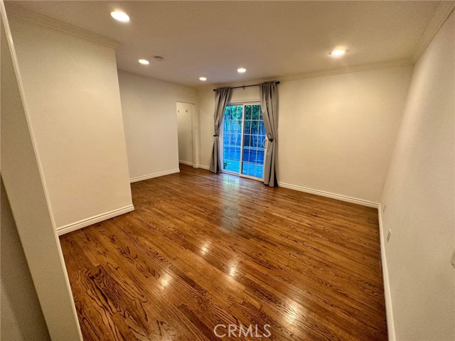 Detail Gallery Image 12 of 36 For 18406 Bessemer St, Tarzana,  CA 91335 - 3 Beds | 2 Baths