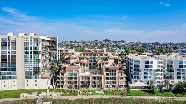 555 Esplanade, Redondo Beach CA: https://media.crmls.org/medias/11abf62a-6ace-4bc2-872f-c8124f4a29c4.jpg