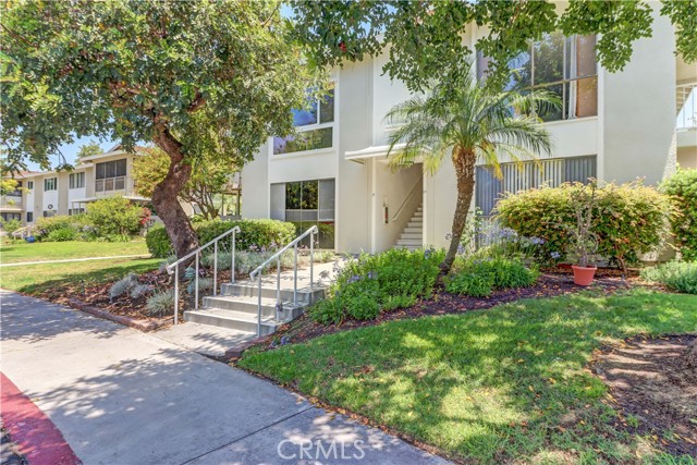 925 Ave Majorca, Laguna Woods CA: https://media.crmls.org/medias/11acdd57-f136-4c28-9d51-8118360006f9.jpg