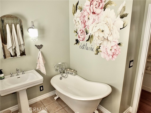 833 Terraine Avenue, Long Beach CA: https://media.crmls.org/medias/11acf94c-3c4a-4da4-b22b-171a94522fa7.jpg
