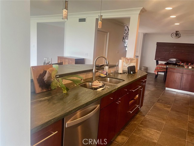 Detail Gallery Image 4 of 24 For 229 via Pasqual, Redondo Beach,  CA 90277 - 4 Beds | 4 Baths