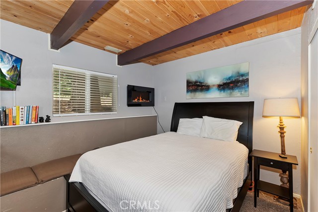 Detail Gallery Image 17 of 31 For 28393 Larchmont Ln, Lake Arrowhead,  CA 92352 - 2 Beds | 2 Baths