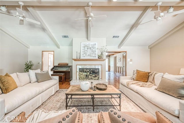 1590 W Escalon Avenue, Fresno CA: https://media.crmls.org/medias/11b0a52e-0d1a-4bf5-a7f6-a624f9a4959f.jpg