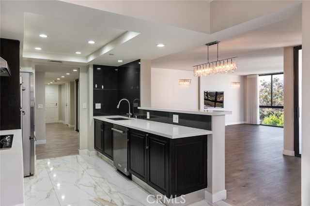 Detail Gallery Image 10 of 57 For 343 Pioneer Dr #504,  Glendale,  CA 91203 - 3 Beds | 2 Baths