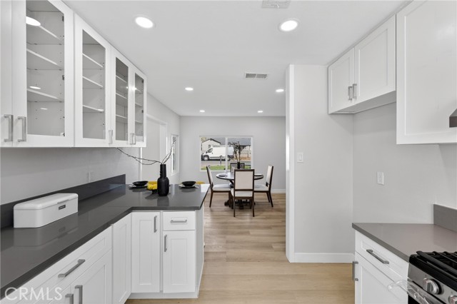 Detail Gallery Image 14 of 39 For 6994 Elmwood, San Bernardino,  CA 92404 - 3 Beds | 2 Baths