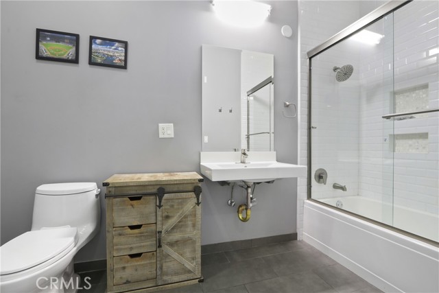 Detail Gallery Image 9 of 15 For 433 Pine Ave #300,  Long Beach,  CA 90802 - 1 Beds | 1 Baths