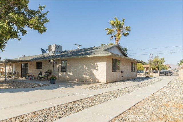 12386 Pawnee Road, Apple Valley CA: https://media.crmls.org/medias/11b2590f-b2de-4f72-b019-3e4b0730144e.jpg