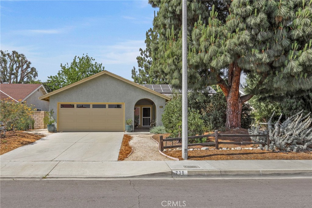 738 W Cedar Street