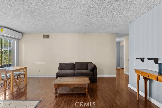 Detail Gallery Image 8 of 15 For 663 Eston Pl a,  Lancaster,  CA 93535 - 3 Beds | 3 Baths