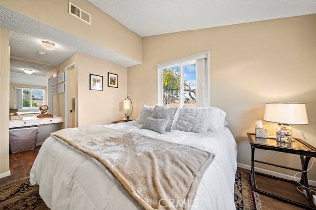 Detail Gallery Image 24 of 45 For 26835 Avenue of the Oaks a,  Newhall,  CA 91321 - 2 Beds | 2 Baths