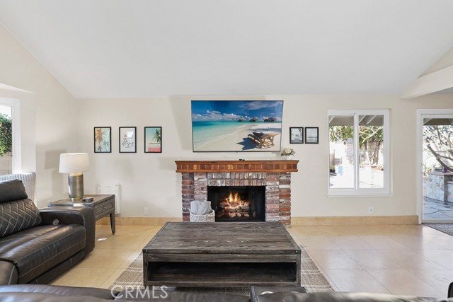 Detail Gallery Image 7 of 36 For 20981 Coastview Ln, Huntington Beach,  CA 92648 - 3 Beds | 2 Baths