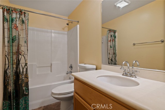 Detail Gallery Image 11 of 30 For 10114 Oporto Way, Bakersfield,  CA 93306 - 3 Beds | 3 Baths