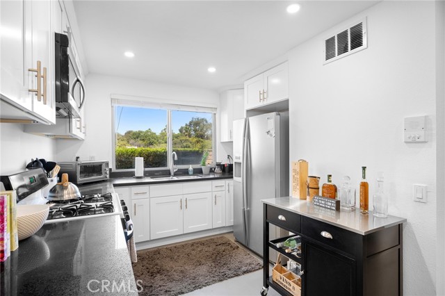 Detail Gallery Image 11 of 32 For 3827 W Avenue 41, Los Angeles,  CA 90065 - 3 Beds | 2/1 Baths
