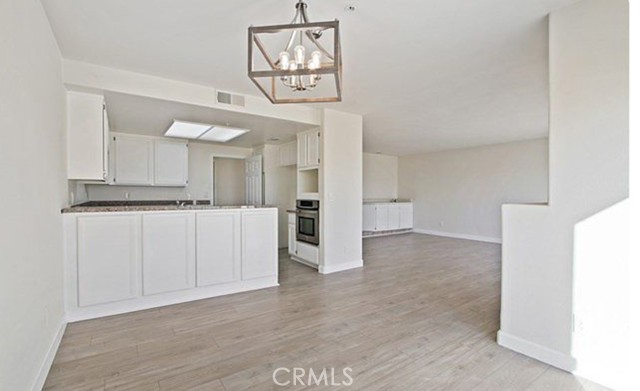 25 15th Place # 101, Long Beach, California 90802, 3 Bedrooms Bedrooms, ,2 BathroomsBathrooms,Residential,For Sale,25 15th Place # 101,CROC25040740