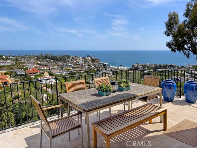 Detail Gallery Image 3 of 26 For 1131 Emerald Bay, Laguna Beach,  CA 92651 - 5 Beds | 5/1 Baths