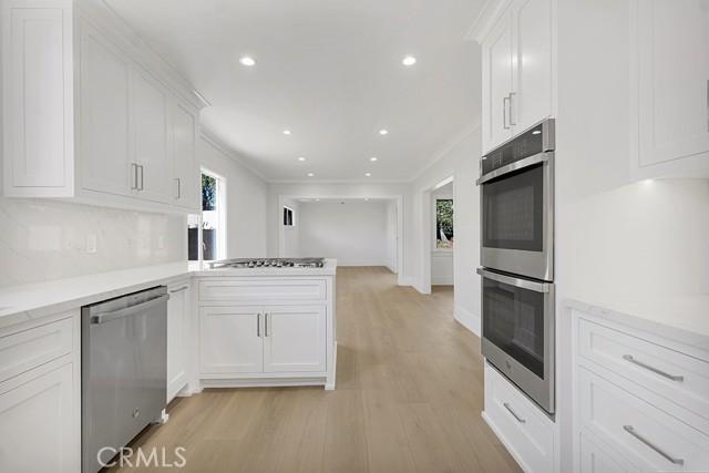 Detail Gallery Image 15 of 39 For 10133 Whitaker Ave, Granada Hills,  CA 91343 - 3 Beds | 3 Baths