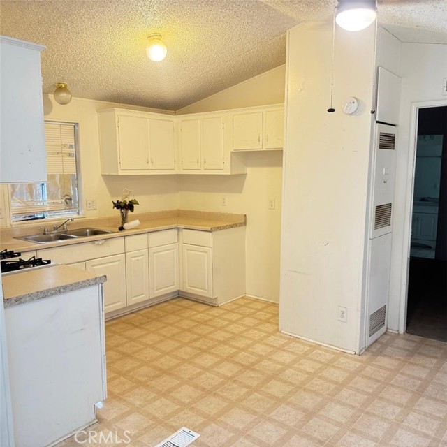 3348 Fremont Avenue, Mojave CA: https://media.crmls.org/medias/11b7787d-9c3e-4f06-80b6-c8a38ee5ba4f.jpg