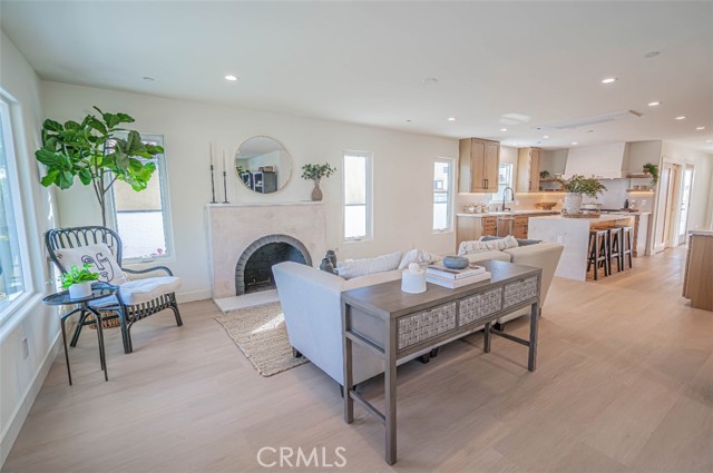 109 S Dunning, Ventura CA: https://media.crmls.org/medias/11b84eca-9eb9-414a-b1bf-40aa65ad5ee9.jpg