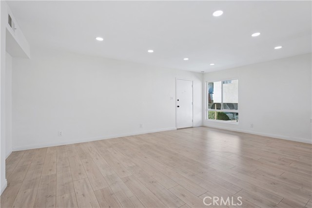 Detail Gallery Image 5 of 35 For 5330 Zelzah Ave #7,  Encino,  CA 91316 - 2 Beds | 2 Baths