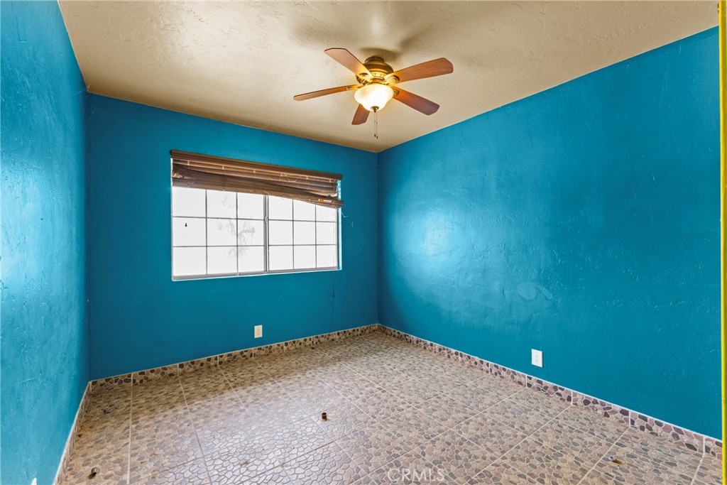 https://media.crmls.org/medias/11b95eea-b820-422d-8ca0-95968c8ff096.jpg?preset=X-Large