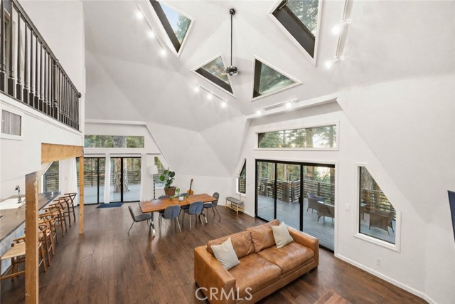 Detail Gallery Image 7 of 43 For 1349 Valley View, Crestline,  CA 92325 - 4 Beds | 3 Baths