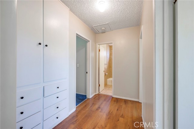 428 S Rosalinda Avenue, Azusa CA: https://media.crmls.org/medias/11b97650-f540-4424-b5d7-f722ec80cab8.jpg