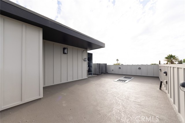 Detail Gallery Image 22 of 27 For 11839 1/2 Runnymede, North Hollywood,  CA 91605 - 4 Beds | 4 Baths