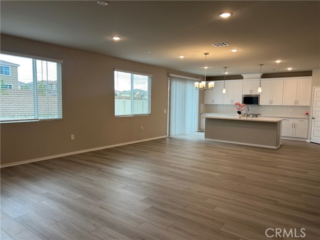 1065 Lumia Circle, Redlands CA: https://media.crmls.org/medias/11b9f2dd-0228-4f20-af99-f6a36a15ecd8.jpg