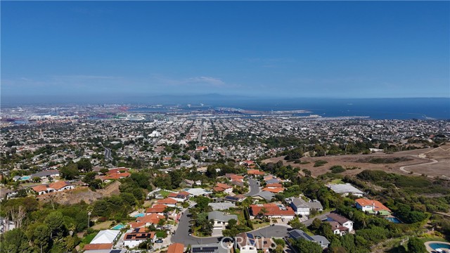 2741 Vista Mesa Drive, Rancho Palos Verdes CA: https://media.crmls.org/medias/11ba1ac9-c12c-459b-a721-e52509d74a8d.jpg