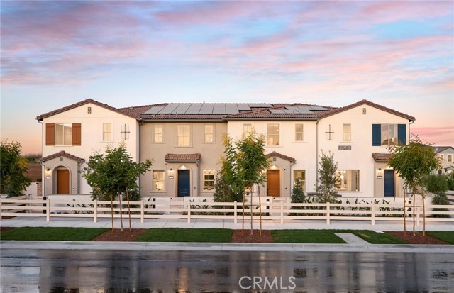 4224 East Honeybee Paseo, Ontario CA: https://media.crmls.org/medias/11ba518c-3d9d-47c5-bf81-2db2ac493d4b.jpg