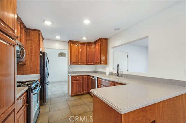 Detail Gallery Image 5 of 28 For 2718 S Griset Pl, Santa Ana,  CA 92704 - 4 Beds | 2/1 Baths