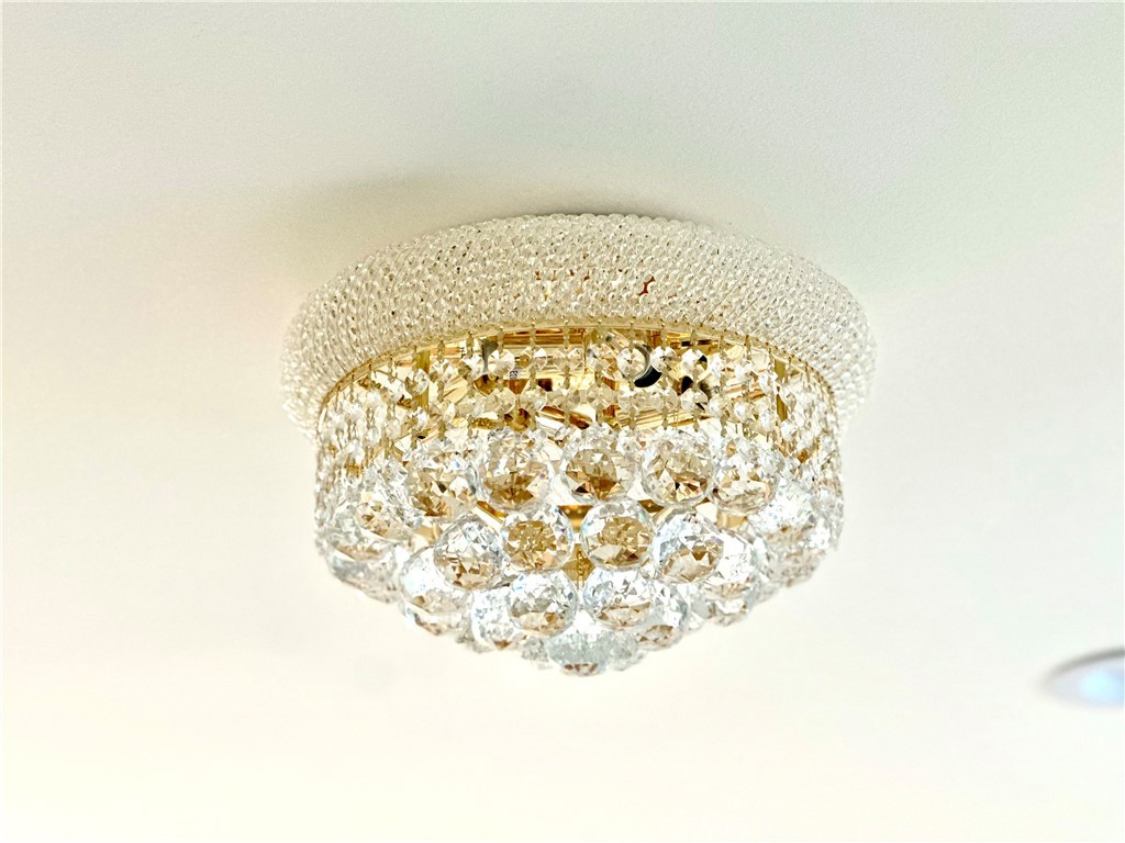https://media.crmls.org/medias/11baf9a0-77a5-4d61-9760-db261c7a7416.jpg?preset=X-Large