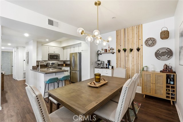 Detail Gallery Image 19 of 54 For 17711 Margate St #103,  Encino,  CA 91316 - 2 Beds | 1/1 Baths