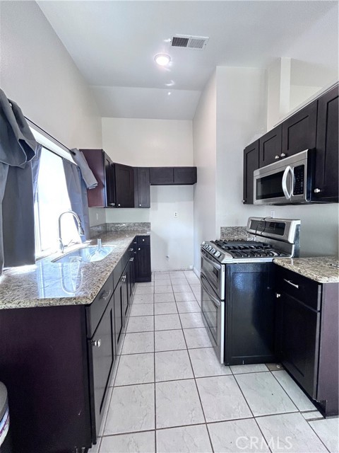 11824 Honey Hollow, Moreno Valley CA: https://media.crmls.org/medias/11bbdaef-d1ce-4a2a-858d-8b7a9918d45e.jpg