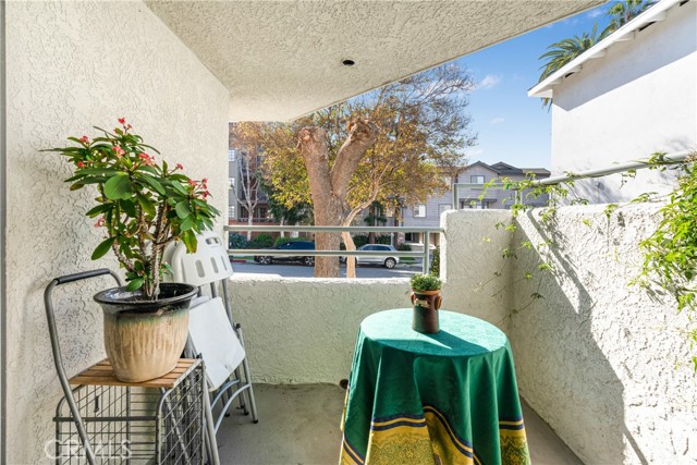 Detail Gallery Image 8 of 26 For 303 W Loraine #2,  Glendale,  CA 91202 - 3 Beds | 2/1 Baths