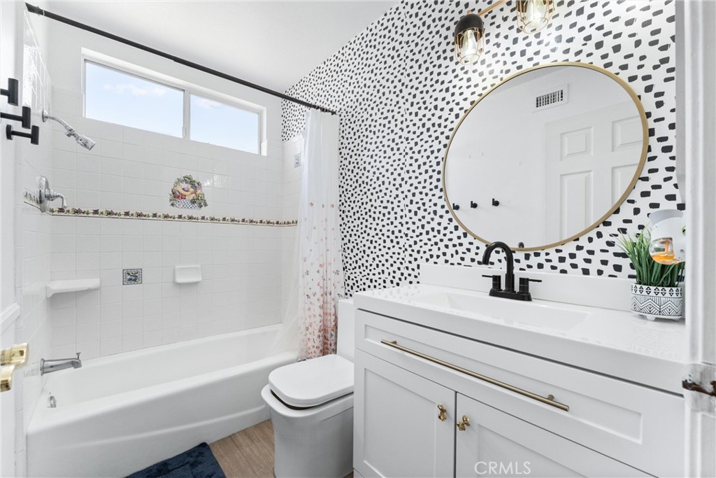 https://media.crmls.org/medias/11bd7664-3fc8-4bf0-9a9e-1b421087fab9.jpg?preset=X-Large