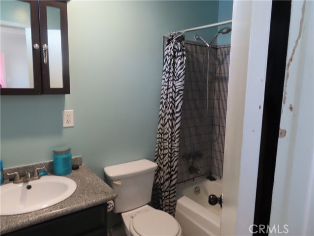 Detail Gallery Image 9 of 16 For 736 E Century, Los Angeles,  CA 90002 - 3 Beds | 2 Baths