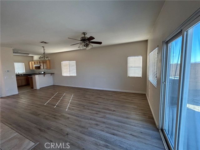 Detail Gallery Image 4 of 14 For 10514 Inyo Ct, Adelanto,  CA 92301 - 3 Beds | 2 Baths