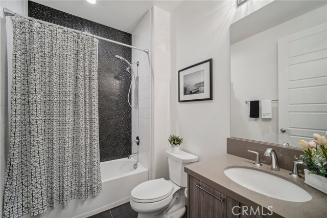 Detail Gallery Image 32 of 75 For 20512 W Esmerelda Ln, Porter Ranch,  CA 91326 - 4 Beds | 4/1 Baths