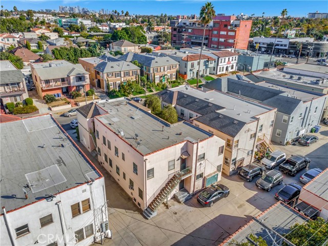 Detail Gallery Image 31 of 34 For 337 N Gardner St, Los Angeles,  CA 90036 - 8 Beds | 4 Baths