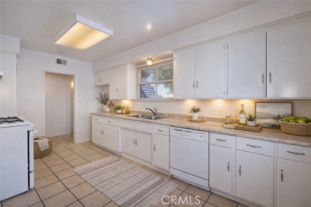 Detail Gallery Image 3 of 20 For 321 E Avenue J8, Lancaster,  CA 93535 - 4 Beds | 2 Baths