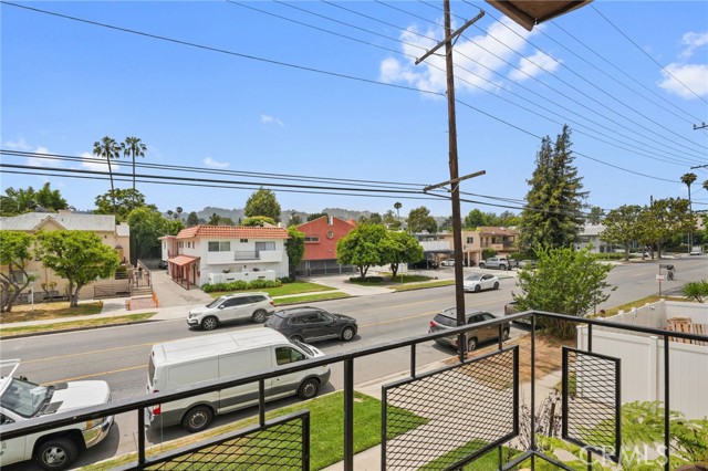 12953 Moorpark Street, Studio City CA: https://media.crmls.org/medias/11bfb9a7-9410-4935-ba28-0040b0d99050.jpg