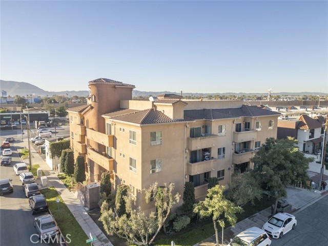 Detail Gallery Image 3 of 33 For 1515 Grismer Ave #302,  Burbank,  CA 91504 - 2 Beds | 2 Baths