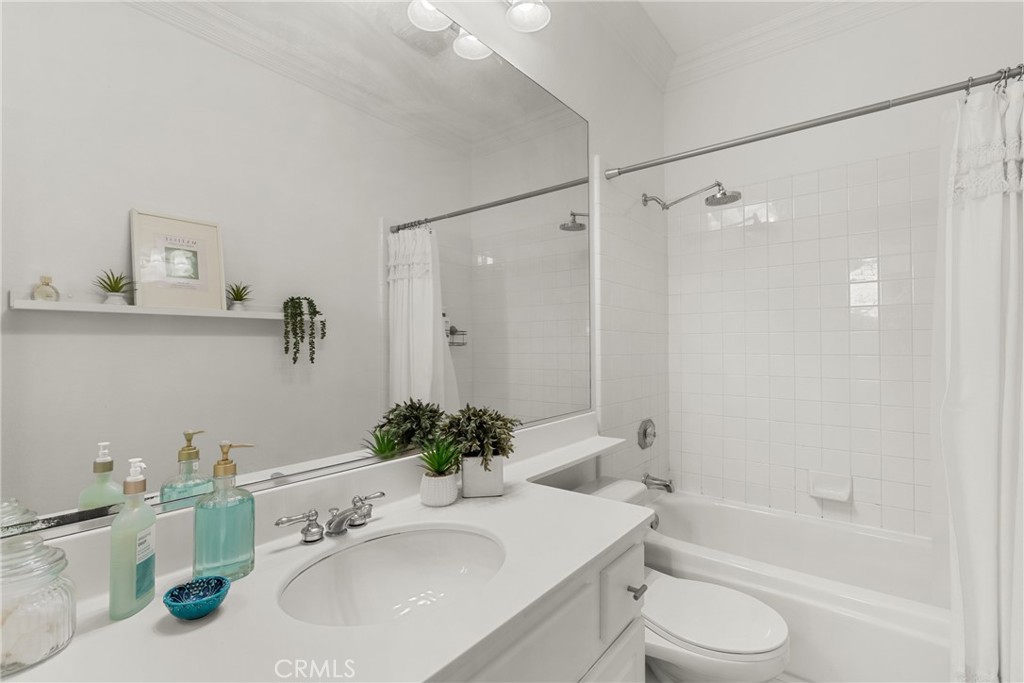 https://media.crmls.org/medias/11bfde99-9f85-42ba-8b17-721999091966.jpg?preset=X-Large
